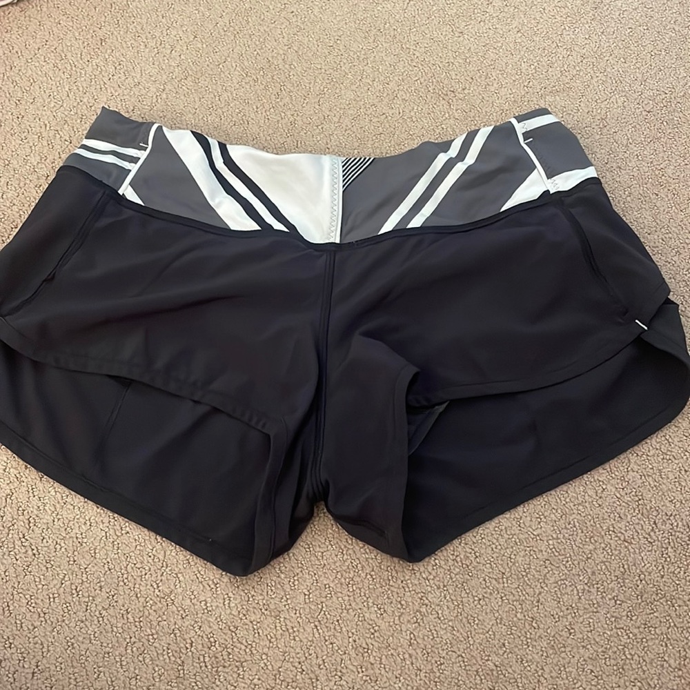 Lululemon speed ups size 4, low rise 2.5 inch inseam